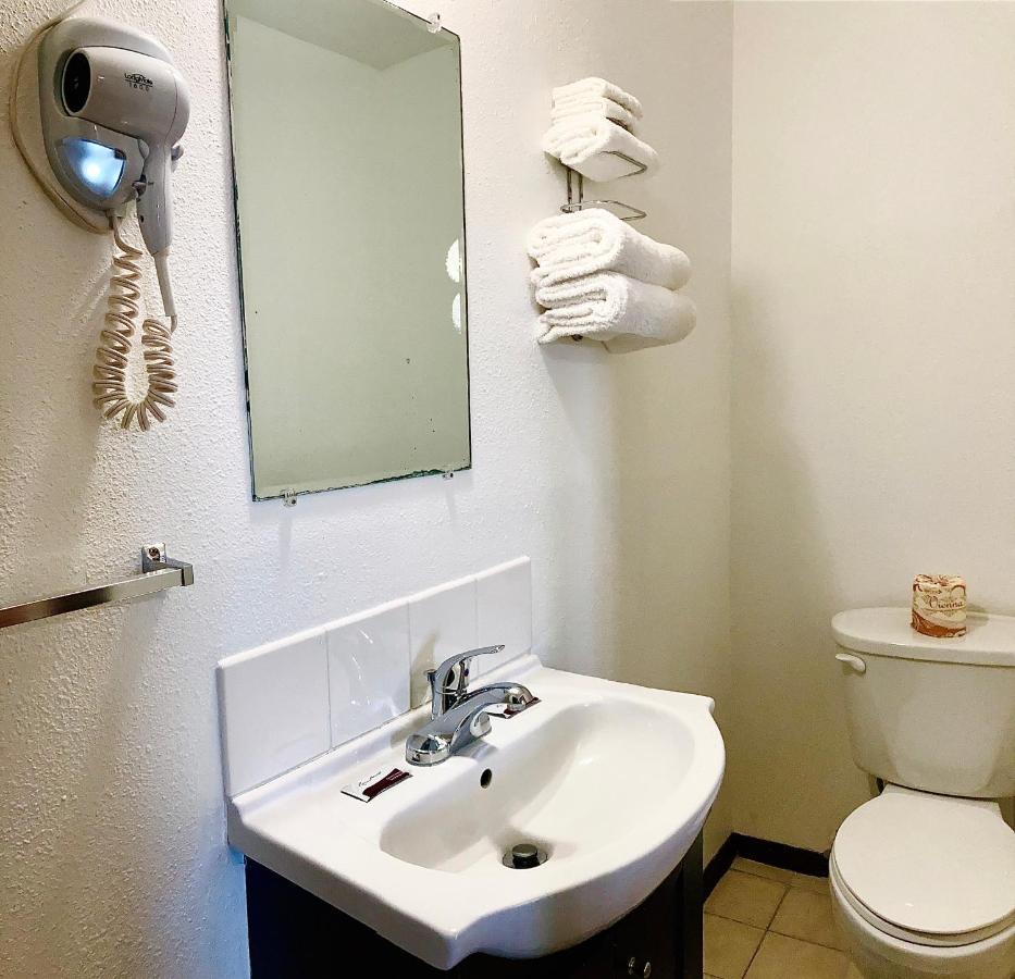 Desert Inn Ван Хорн Екстериор снимка